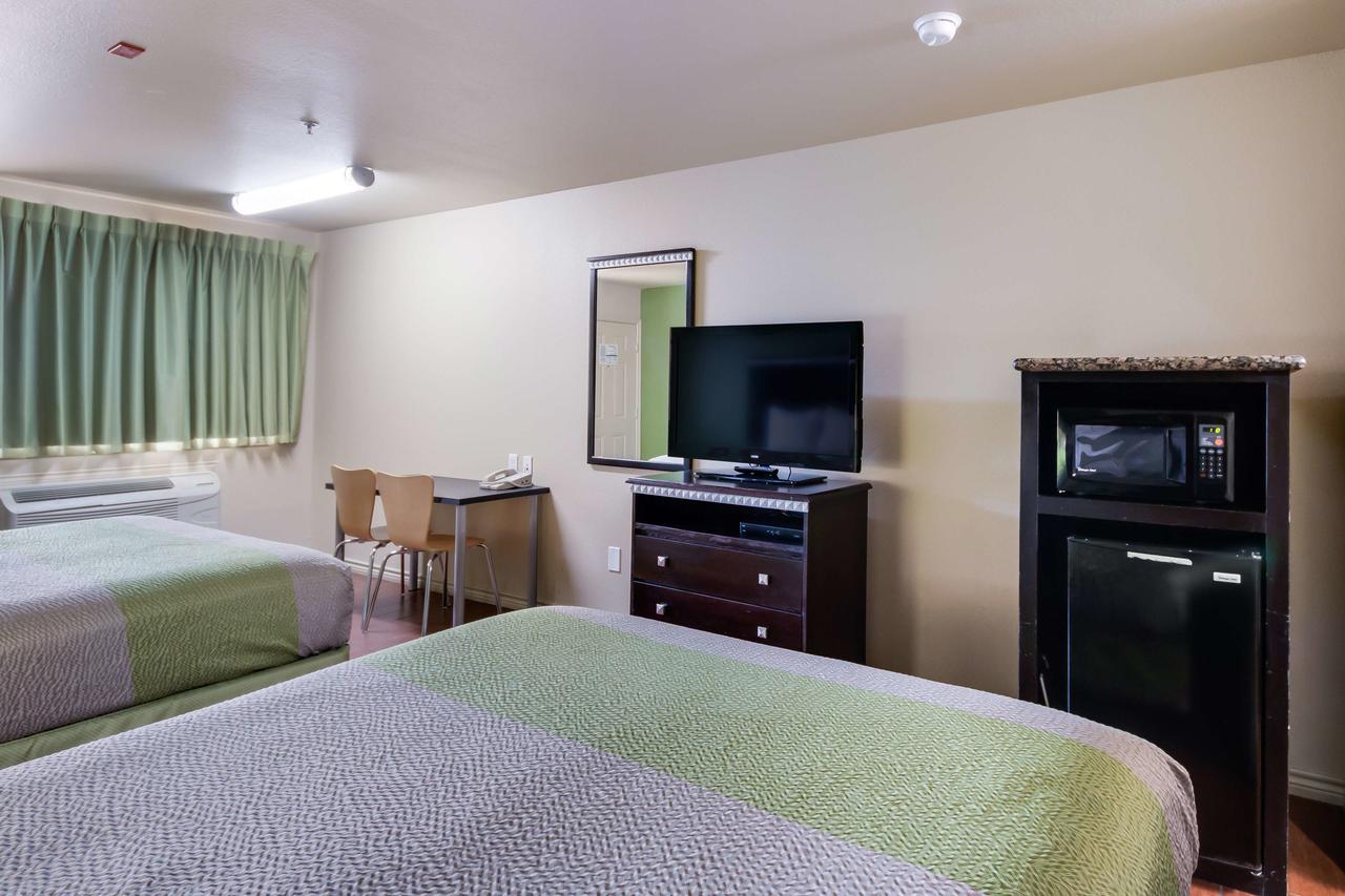 Motel 6 Floresville Exterior photo